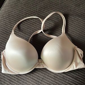 LIKE NEW Victoria Secret very sexy push up bra